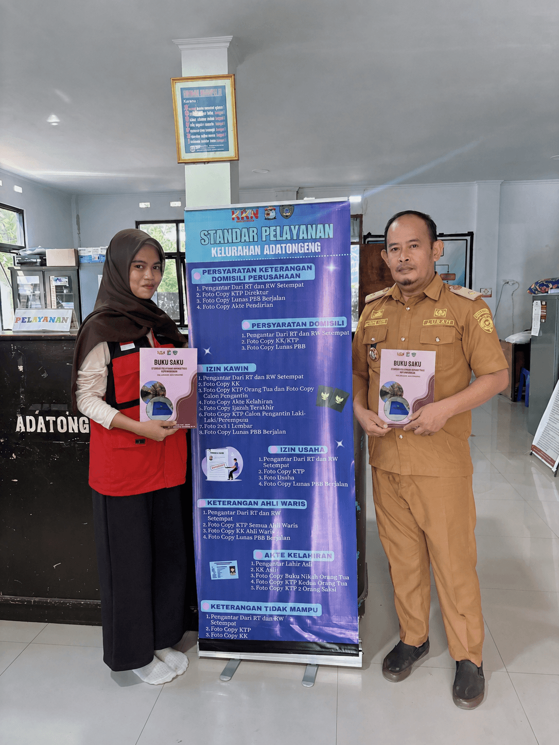 Permudah Akses Informasi Warga, Mahasiswa KKN-T 116 Unhas Hadirkan Panduan Standar Pelayanan Administrasi di Kelurahan Adatongeng