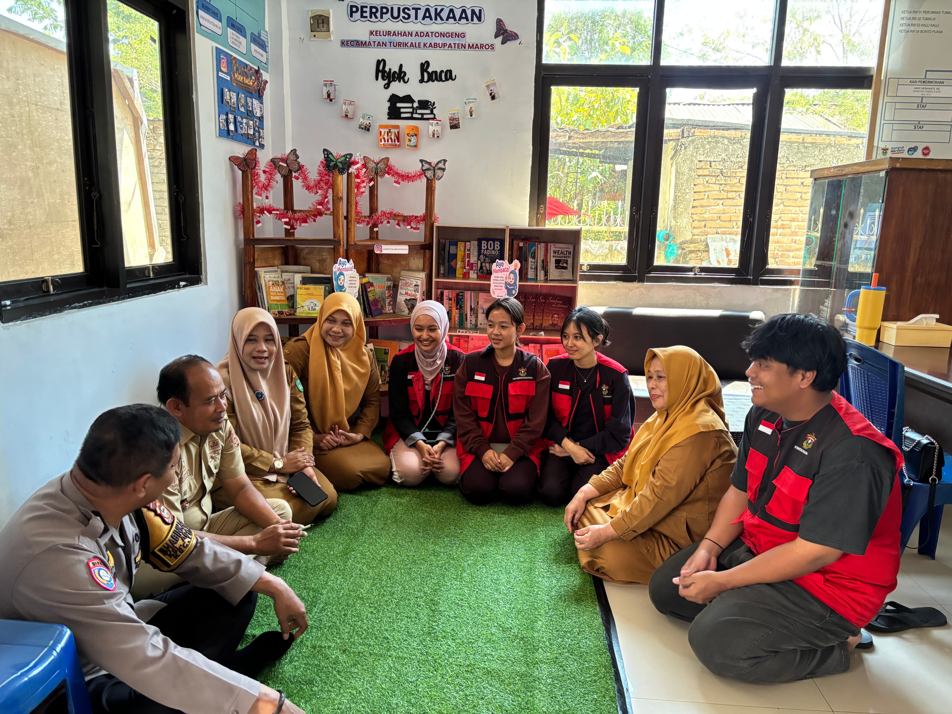 Kegiatan Pojok Baca di Kantor Kelurahan